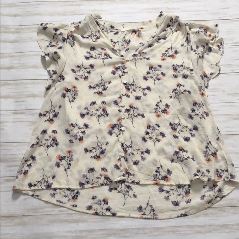 Lush medium floral top working buttons